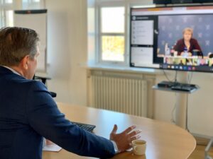 BB a fundi ihaldsflokka_